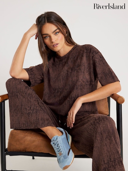 River Island Brown Short Sleeve Premium Crinkle Boxy T-Shirt (Y96142) | £32