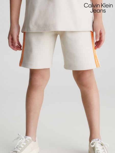 Calvin Klein Jeans Boys Natural Logo Tape Jogger Shorts (111987) | €24