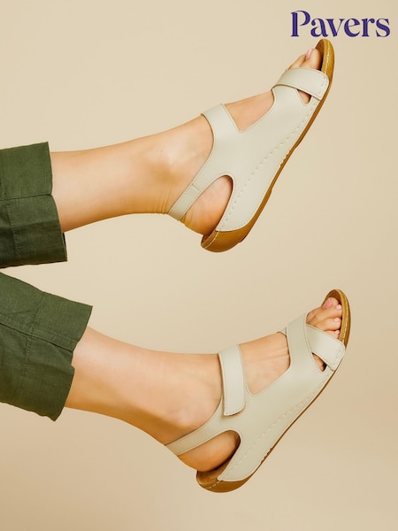 Cream - Pavers Ladies Touch Fasten Sandals (114945) | € 43