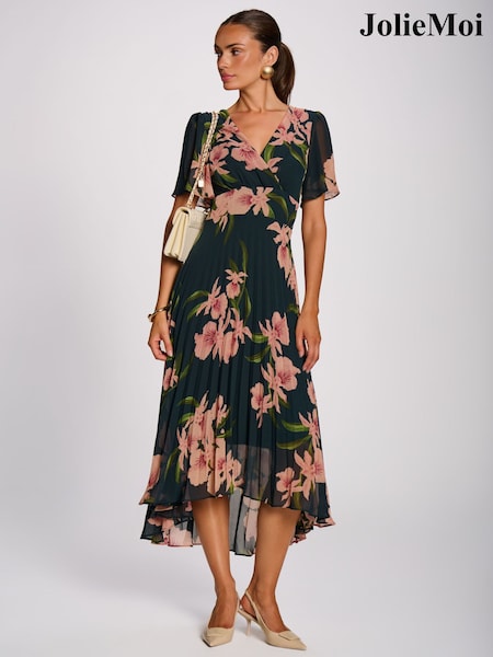 Green - Jolie Moi Angel Sleeve Pleated Chiffon Maxi Dress