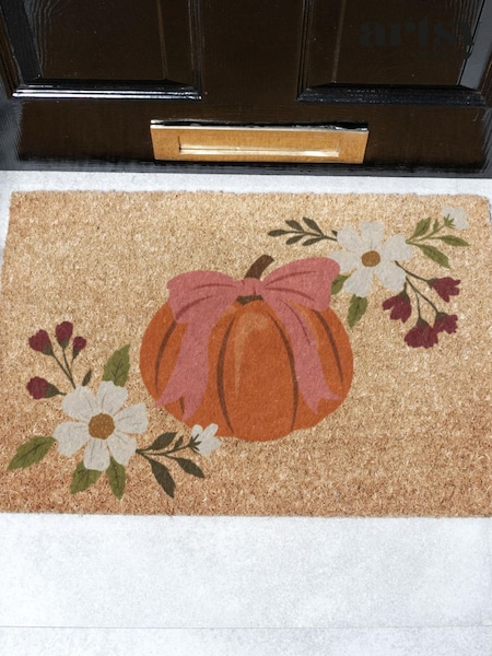 دوّاسة باب تصميم يقطين وفيونكة من Artsy Mats
