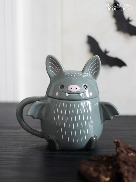 Caneca com tampa em formato de morcego, algo diferente e fofo