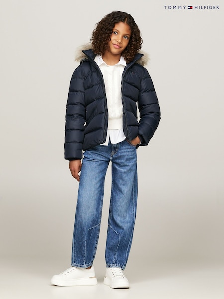أزرق - Tommy Hilfiger Girls Essential Down Faux Fur Hood Jacket (132718) | ‏757 د.إ.‏ - ‏ 874‏ د.إ.