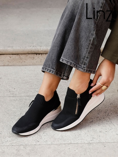 Musta - Linzi Adler Flyknit Wedged Tennarit vetoketjulla (148467) | €66