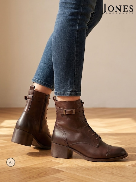 بني - بوت جلد بكعب من Jones Bootmaker موديل Madie بارتفاع الكاحل