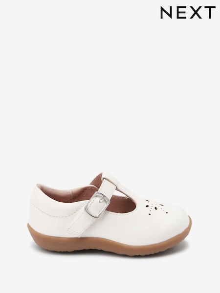 Hvid skind - First Walker T-bar Touch Fastening Shoes (173389) | DKK285
