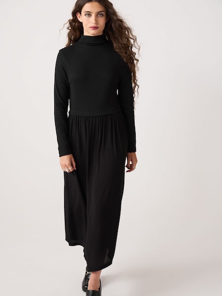 Schwarz - Long Sleeve Pleated Dress (178092) | 11 €