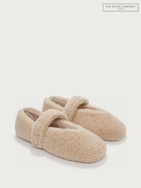 Natural - Zapatillas de ballet de borreguito de The White Company