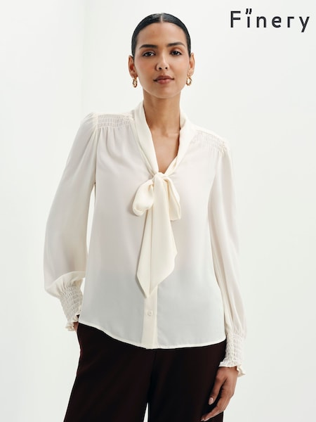Crème - Chemisier Finery Mavis à nœud lavallière