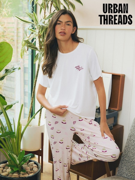 Natural - Conjunto de pijama largo con estampado de matcha natural de Urban Threads