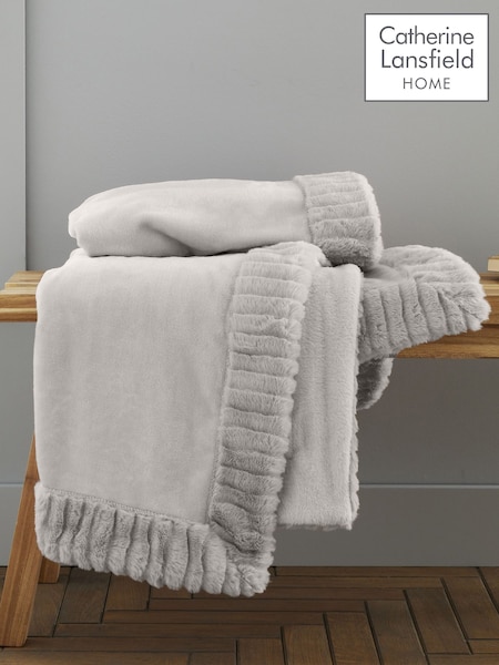Catherine Lansfield Silver Velvet And Faux Fur Soft and Cosy Throw (236400) | €44
