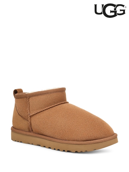 UGG Chestnut Ultra Mini Classic Boots (238766) | €185