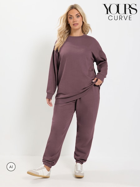 Violetti - Yours Curve -collegepaita ja hihansuissa olevat verryttelyhousut