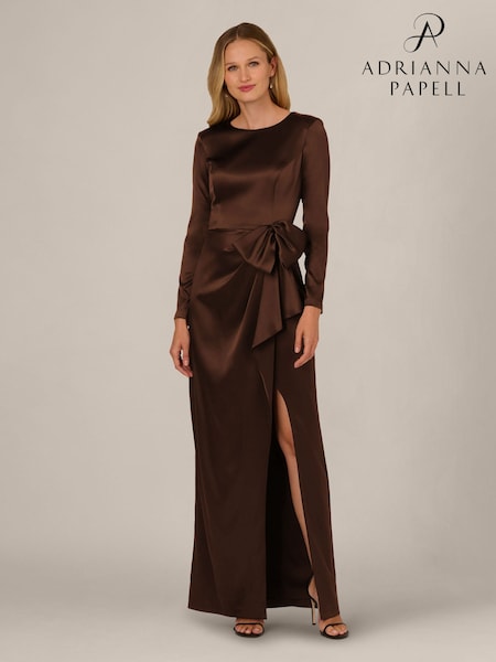 Marrón - Vestido de satén elástico con volantes de Adrianna Papell