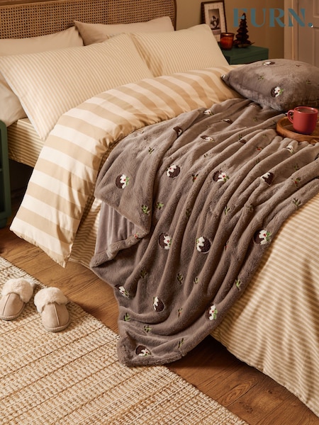 Furn Festive Puddings Christmas Faux Fur Throw