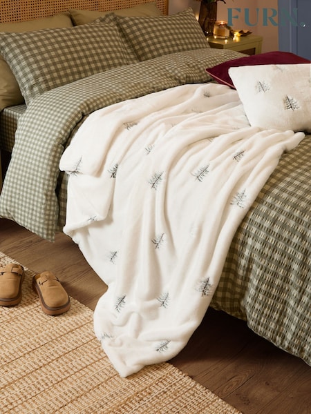 Furn Winter Pines Christmas Fleece Throw