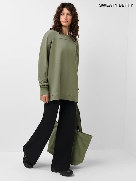 צבע ירוק שרך - Sweaty Betty סווטשירט בגזרה ארוכה בעיטור סביב הצוואר, דגם After Class