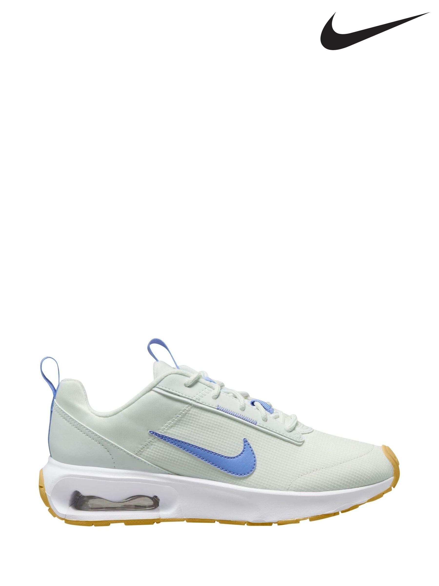 Nike flat trainers hotsell