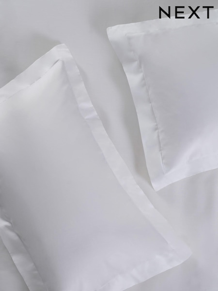 Set of 2 White Easy Care Polycotton Pillowcases (348488) | €6 - €8
