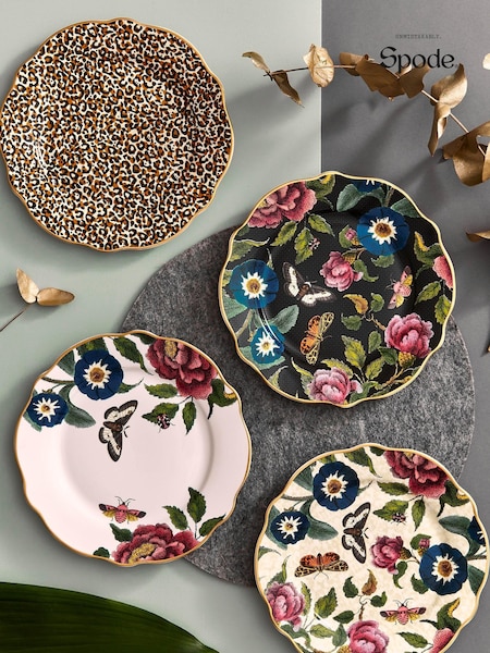 Spode Set of 4 White Creatures of Curiosity Cake Plates (376274) | €72