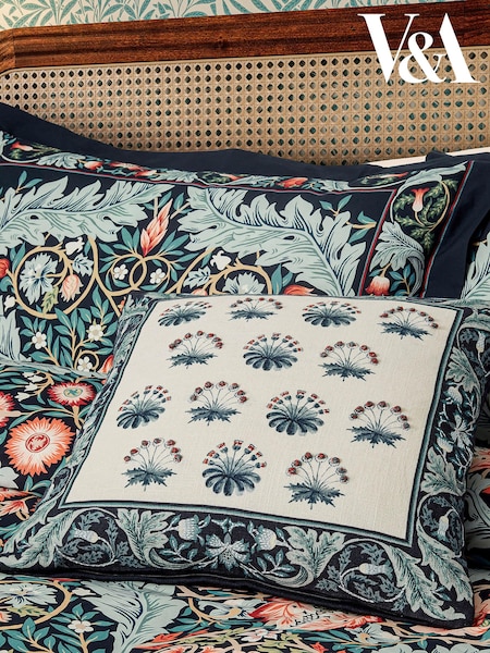 V&A Green Earthly Paradise 100% Cotton Cushion (417516) | €61