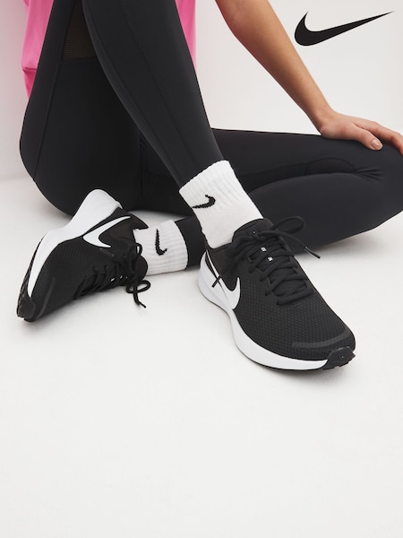 Nike Black/White Revolution 7 Road Running Trainers (450661) | €77