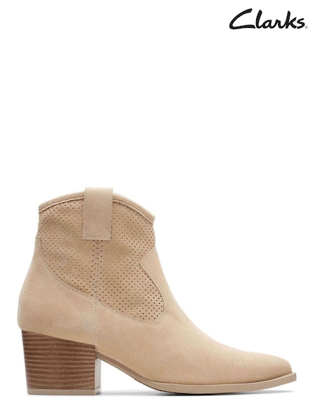 Natur - Clarks Elder Rae Stiefel aus Veloursleder im Western-Stil (458107) | 99 €