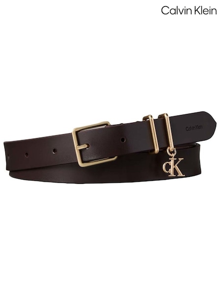 Marrón - Cinturón de piel con charm y logotipo Signature de Calvin Klein