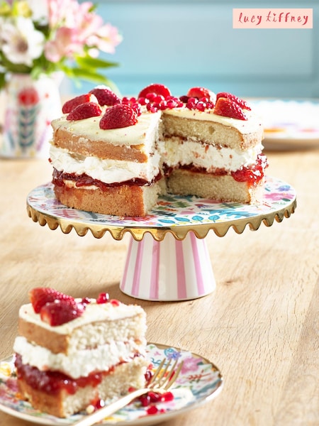 Lucy Tiffney Scallop Edge Cake Stand (506971) | 42 €