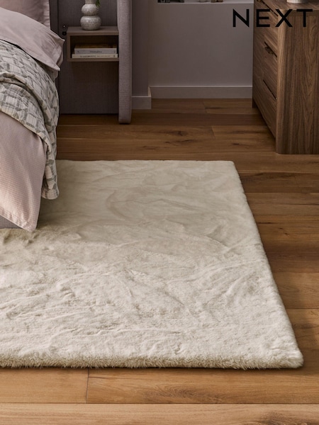 Plush Faux Fur Rug (530284) | ‏147 ر.ق. - ‏784 ر.ق.