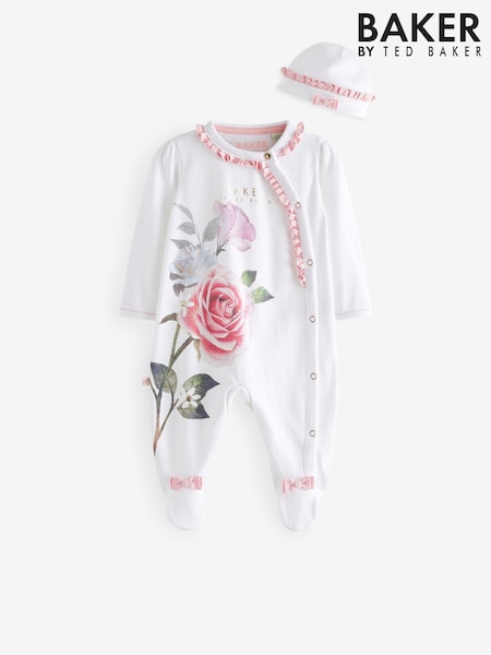 Weiß mit Rosenmuster - Baker by Ted Baker 2 -teiliges Set aus 100% Baumwolle, bestehend aus bedrucktem Schlafanzug und Mütze (554897) | 25 € - 28 €