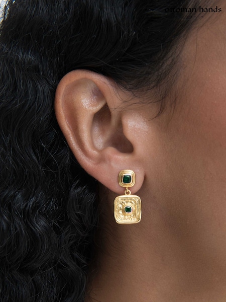 Zelta tonis - Ottoman Hands Emerald Cz Wax Seal Drop Earrings