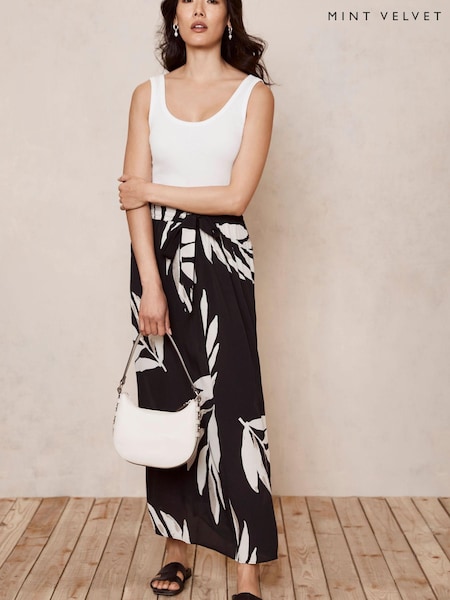 Mint Velvet Black Poppy Print Maxi Skirt (569716) | €46