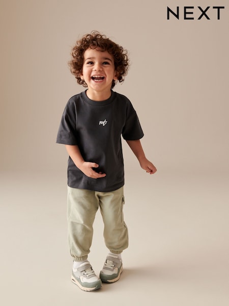 Charcoal Grey/Sage Green Short Sleeve 100% Cotton T-Shirt and Utility Joggers Set (3mths-7yrs) (586239) | R$ 120 - R$ 155