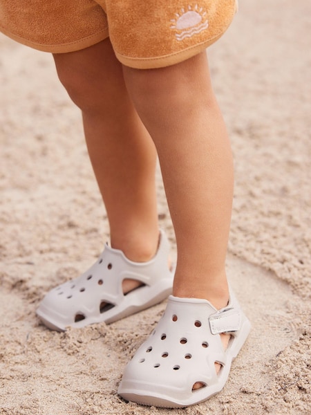 Nevtralno - Moulded Closed Toe Clogs (590445) | € 6 - € 8
