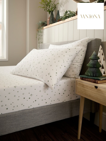 Vantona Christmas Santa Toile Fitted Sheet Set Inc Pillowcase