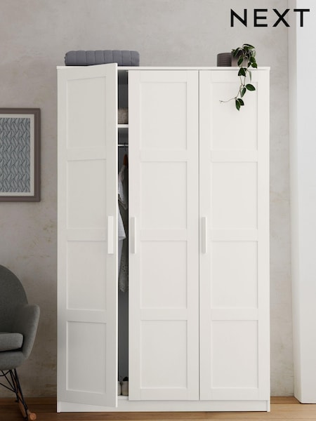 White Flynn Triple Wardrobe (602894) | €550
