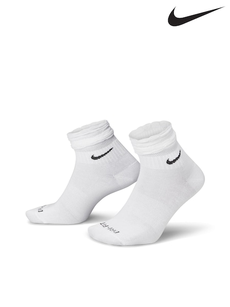 Nike White Everyday Ruffle Ankle Socks (611467) | €17.50