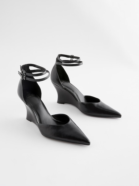 črna - Forever Comfort® Double Strap Point Toe Curvy Wedges (614351) | € 22