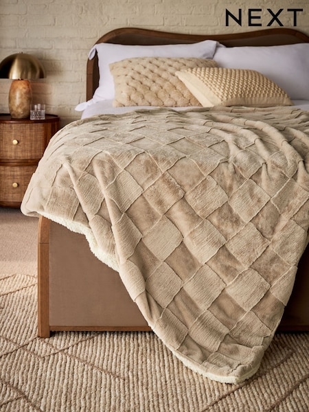 Natural Jasper Checkerboard Cosy Fleece Reverse Throw (624497) | €40 - €66