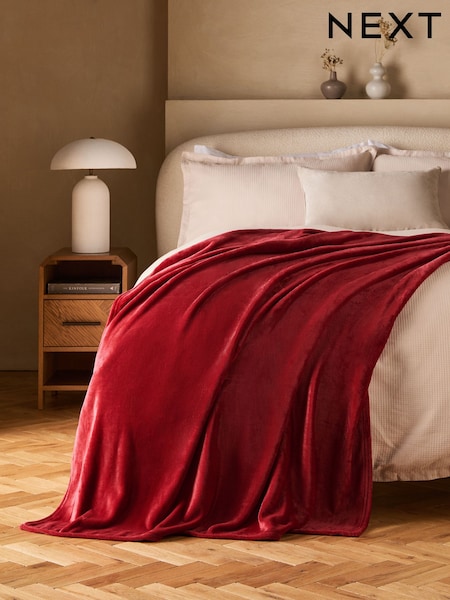 Red Plush Fleece Throw (624668) | €7 - €21