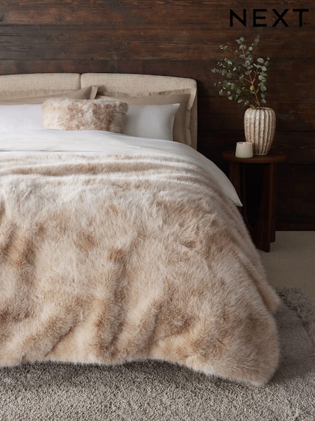 Loulou Faux Fur Throw (625529) | ‏194 د.إ.‏ - ‏ 324‏ د.إ.