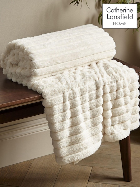 Catherine Lansfield Cream Soft and Cosy Ribbed Faux Fur Throw (637827) | €36