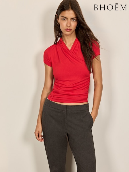 אדום - Ruched V-neck Short-sleeve Top