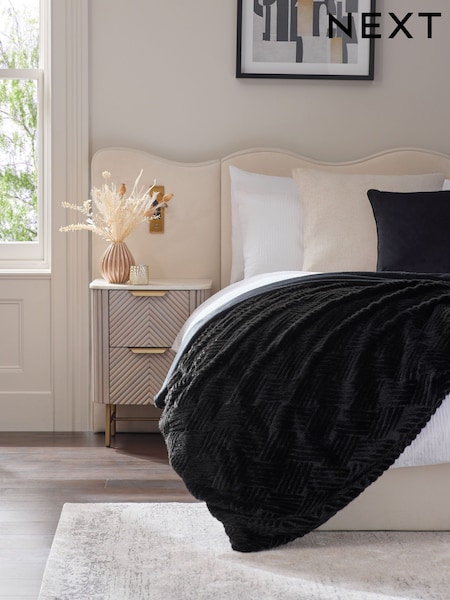 Black Basset Embossed Faux Fur Throw (651300) | €21 - €26
