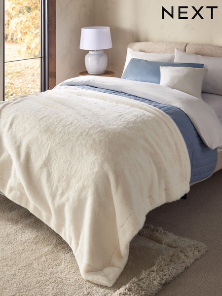 Ivory Extra Cosy Plush Faux Fur Sherpa Reverse Throw (654913) | €63 - €114