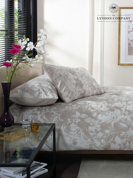 The Lyndon Company Chatsworth Duvet Cover And Pillowcase Set