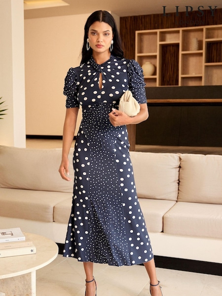 alb cu buline polka - Rochie midi cu talie încrețită Lipsy Mânecă scurtă (678058) | 223 LEI
