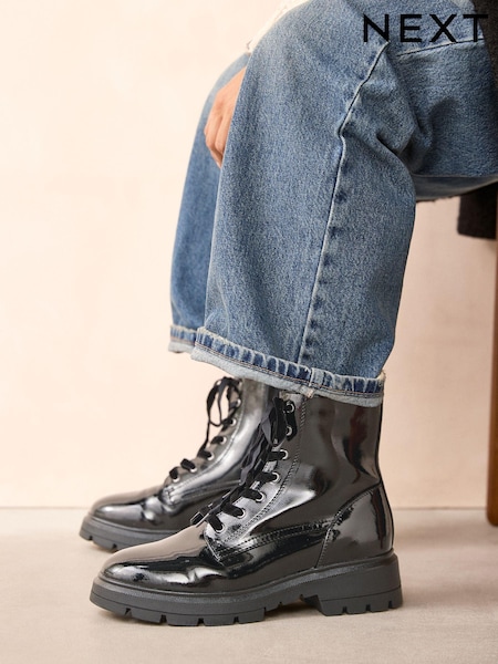 מבד ארוג/בעל מרקם שחור לכה - Forever Comfort® Lace-Up Boots (678794) | ‏133‏₪