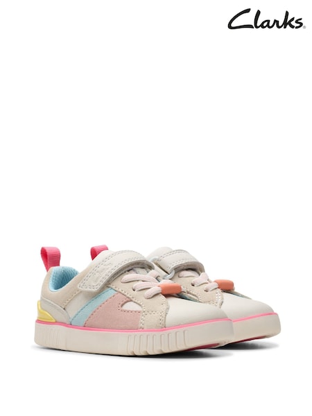 Clarks Cream Standard Fit (F) Oslo Bright Shoes (686529) | kr628